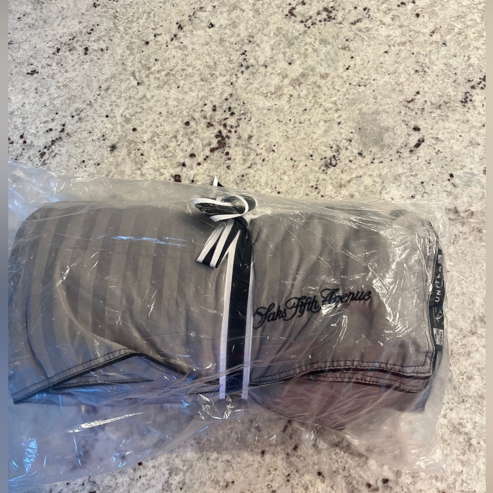 SAKS FIFTH AVENUE United Polaris Gray Duvet Blanket